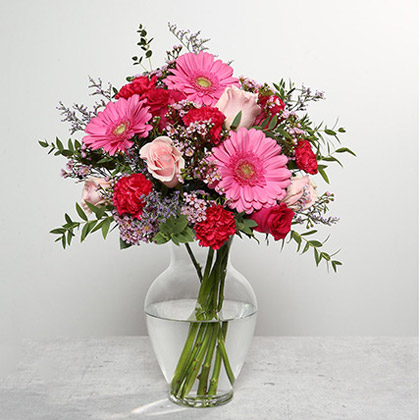 Buy Mixed Flowers In Glass Vase Online Flowerdeliveryuae Ae